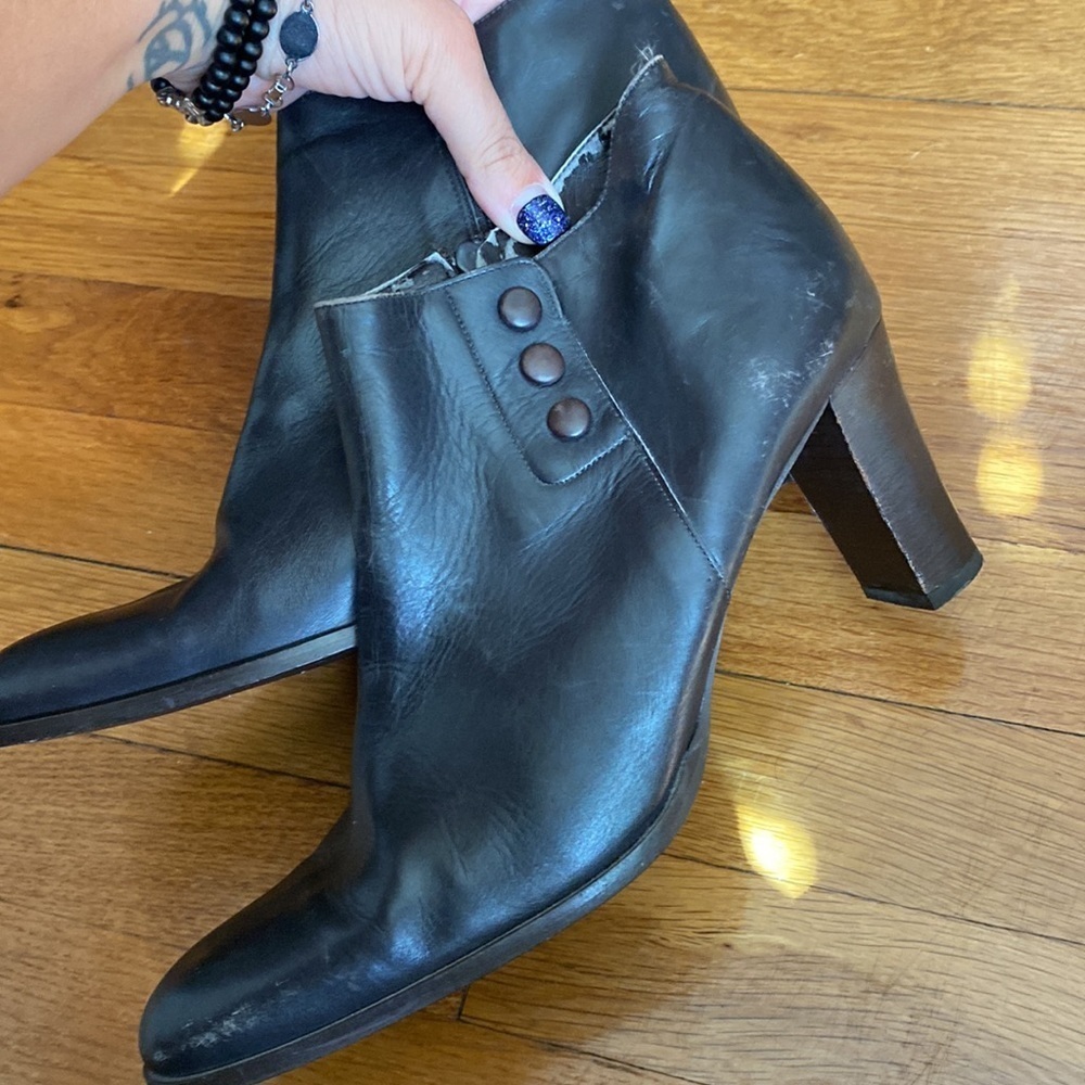 Made in Italy real Italian leather Mila Paoli booties signs of wear see pics 10. - Picture 3 of 10